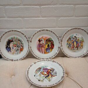 Share Set of 4 Paul Cardew Snow White 8" Porcelain Plates Disney Pre-Owned 2012